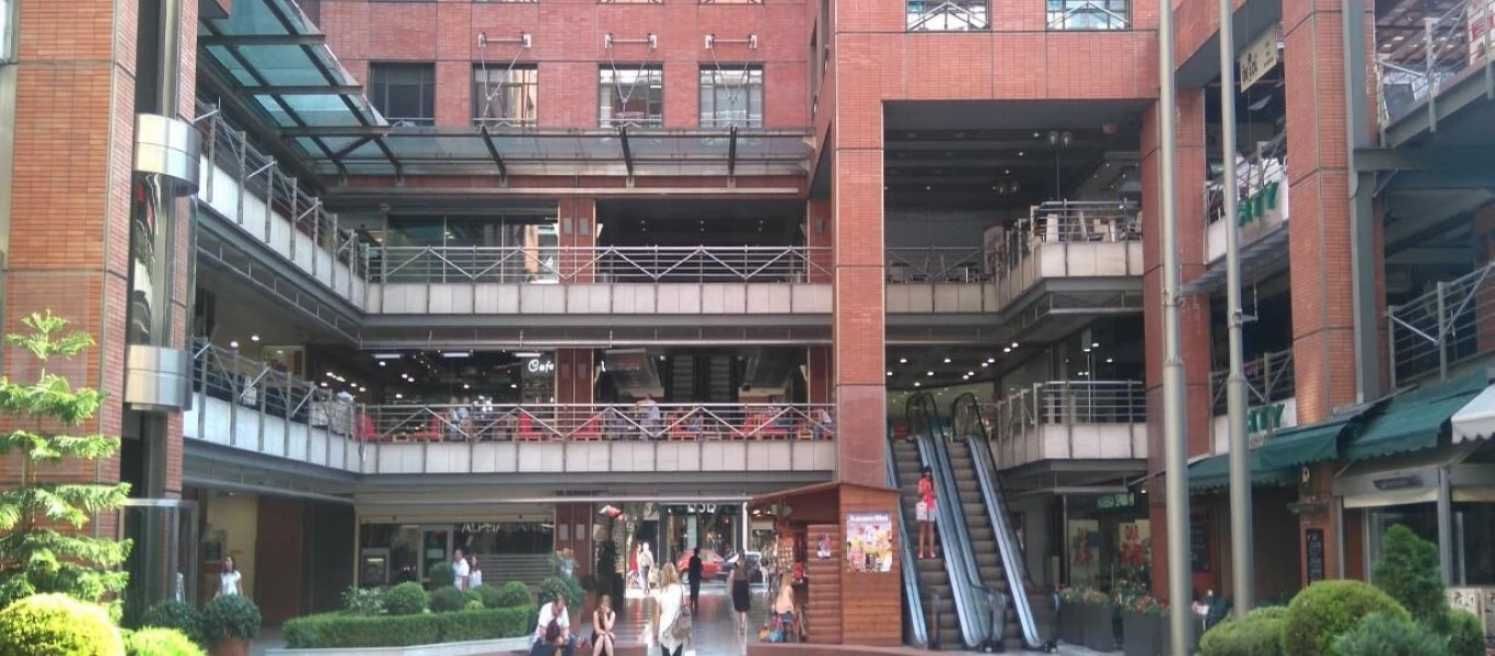 Θεσσαλονίκη: Πέταξαν τρικάκια σε εμπορικό κέντρο - Δύο προσαγωγές (φώτο)